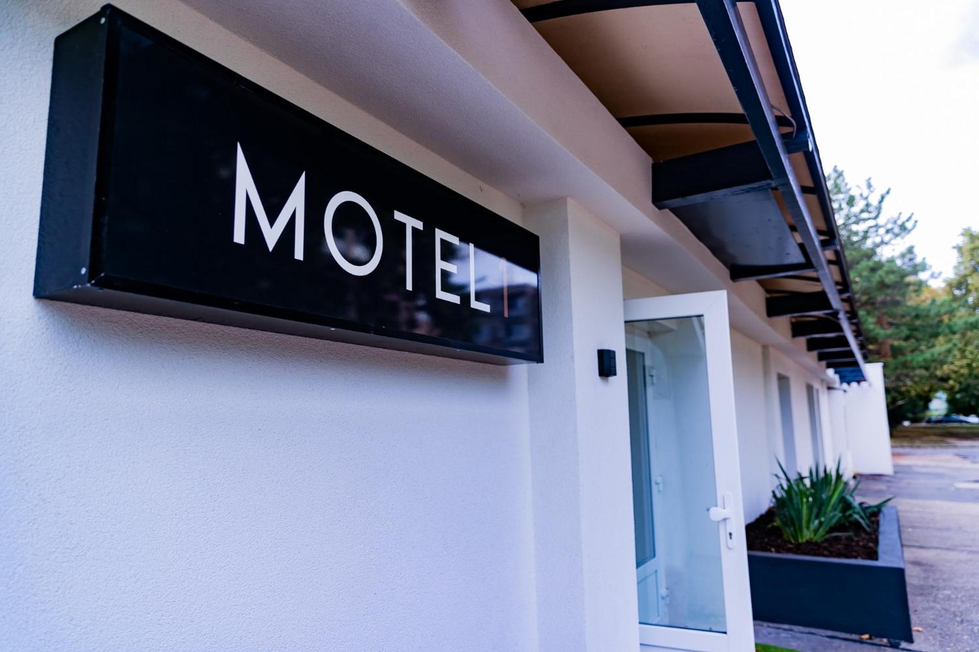 دوناويفاروش Motel1- A Megfizetheto Luxus! المظهر الخارجي الصورة