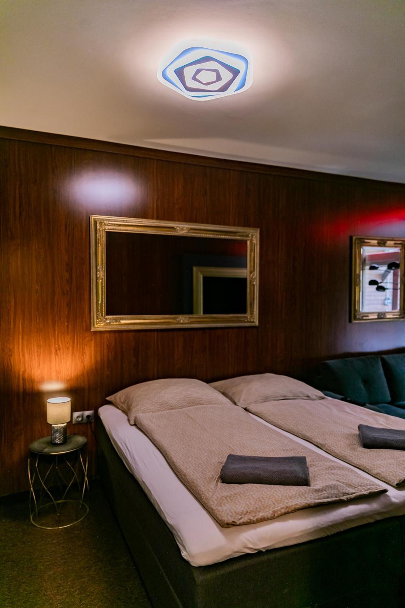 دوناويفاروش Motel1- A Megfizetheto Luxus! المظهر الخارجي الصورة